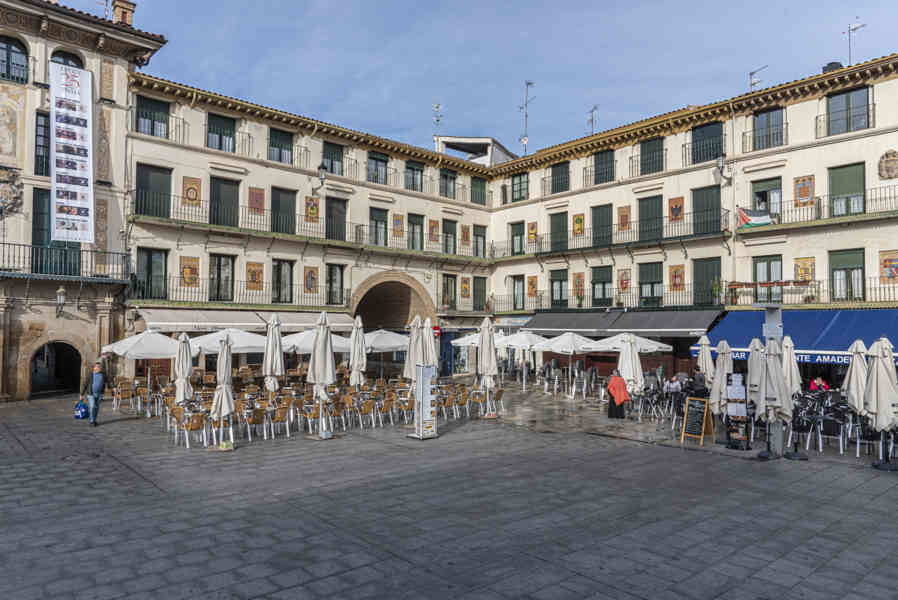 Comunidad Foral de Navarra 020 - Tudela - plaza de los Fueros.jpg